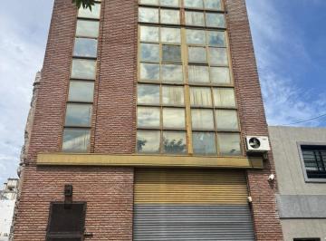 Edificio · 680m² · Venta/alquiler de Galpón/depósito Entrada Camión de Edificio Comercial Luis Viale Caballito