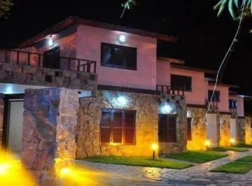 Edificio · 820m² · 3 Ambientes · 1 Cochera · Complejo de Duplex - 2 Dorm. 1 Baño - 820 m² - San Clemente del Tuyú