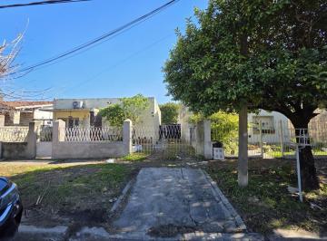 Casa · 504m² · 2 Ambientes · 1 Cochera · Casa en Venta en Castelar a Refaccionar Gran Ubicacion