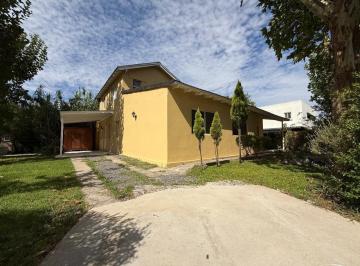 Casa · 192m² · 4 Ambientes · 2 Cocheras · Casa Chalet en Alquiler en El Atardecer, Rincón de Milberg, Tigre
