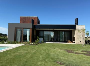 Casa · 167m² · 5 Ambientes · 2 Cocheras · Casa de 3 Dorm. en Los Pasos 4 - Fisherton