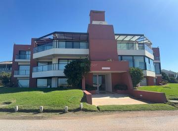 Departamento de 5 ambientes, Uruguay · Departamento en Venta 3 Suites y Dependencia Frente Al Mar en Manantiales, Punta del Este