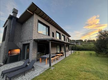 Casa · 165m² · 4 Ambientes · 2 Cocheras · Casa en Arelauquen Golf &amp; Country Club