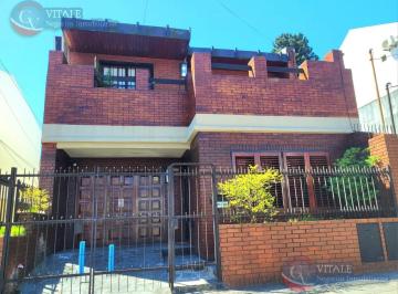 PH · 200m² · 4 Ambientes · Chalet - PH Al Frente