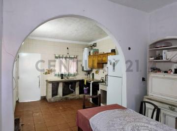 Casa · 82m² · 3 Ambientes · Casa en Venta Sobre Calle Mocoretá, Ingeniero Maschwitz, 3 Ambientes, Cochera y Jardín, con Local.