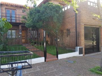 Casa de 5 ambientes, Quilmes · Chalet 4 Dorm. Excelente Uicacion Bernal Residencial