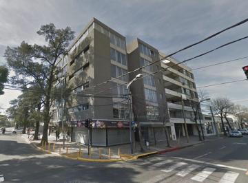 Oficina comercial · 85m² · 1 Cochera · Oficina en Alquiler con Divisiones