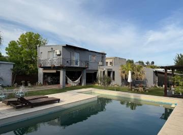 Casa · 190m² · 7 Ambientes · Venta - Casa 4 Dorm. con Jardin y Pileta - Funes