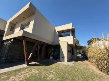 Casa de 5 ambientes, Córdoba · Casa en Venta 3 Dorm. Escritorio Quincho Pileta Cañuelas Village