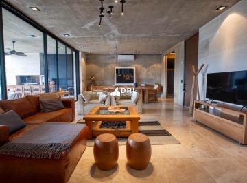 Casa · 265m² · 2 Dormitorios · 2 Cocheras · Casa en Campo de Vuelo