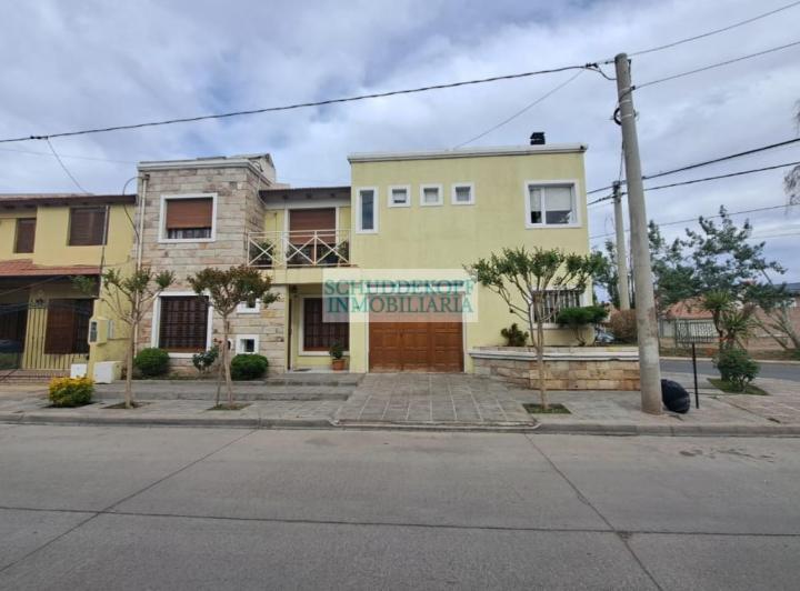 Casa · 149m² · 4 Dormitorios · 1 Cochera