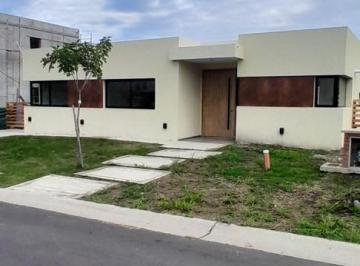 Casa · 150m² · 4 Ambientes · 1 Cochera · Casa Chalet en Venta en Santa Sofía, Pilar del Este, Pilar