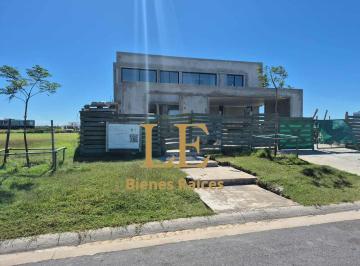 Casa · 360m² · 6 Ambientes · 5 Cocheras · Venta Casa Premium Barrio Amarras, Puertos del Lago. Escobar