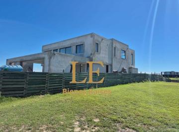 Casa · 360m² · 6 Ambientes · 5 Cocheras · Venta Casa Barrio Amarras, Puertos del Lago. Escobar