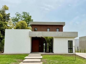 Casa · 169m² · 4 Ambientes · 1 Cochera · Venta Casa 4 Ambientes en Santa Elisa Pilar del Este