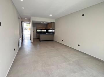 Casa · 112m² · 5 Ambientes · 2 Cocheras · Casa en Claro del Bosque Village 2 Dorm. con Patio Planta Baja