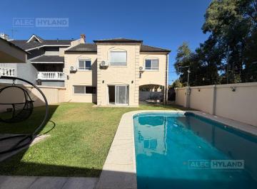 Casa · 270m² · 4 Ambientes · 3 Cocheras · Casa en Venta en Lomas de San Isidro