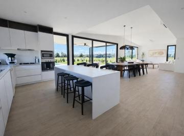 Casa · 175m² · 5 Ambientes · 4 Cocheras · Casa - Fisherton