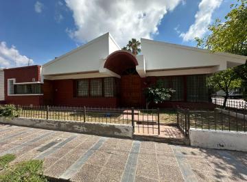Casa de 8 ambientes, Villa Nueva · Gran Casa a La Venta en Centro de Villa Nueva, Guaymallen