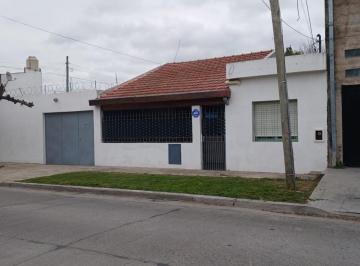 Casa · 1m² · 6 Ambientes · Casa Mas Departamento en Venta