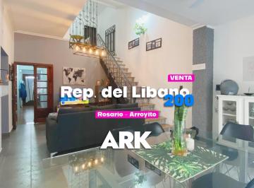 Casa · 183m² · 6 Ambientes · 1 Cochera · Venta - Casa de Tres Dorm. en Barrio Sarmiento
