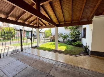 Casa · 218m² · 5 Ambientes · 2 Cocheras · Lomas: 2 Casas Impecables + Quincho. Lote 361 m² Toma Permuta