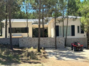 Casa · 270m² · 7 Ambientes · Casa en Venta 4 Dorm. Pileta Costa Esmeralda Maritimo III