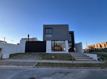 Casa 250m² Venta Rincones de Manantiales · Vendo Casa de 3 Dorm a Estrenar en Rincones de Manantiales