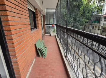 Departamento · 61m² · 4 Ambientes · Venta de Departamento de Cuatro Ambientes con Cochera