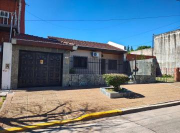 Casa · 112m² · 4 Ambientes · 2 Cocheras · Venta Hermosa Casa en Jose Leon Suarez