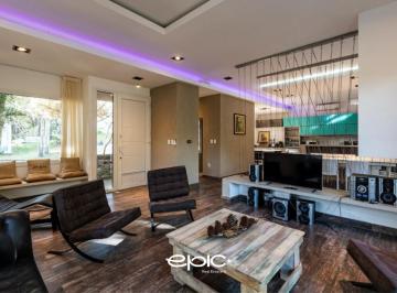 Casa · 191m² · 5 Ambientes · 2 Cocheras · Casa en Residencial 2