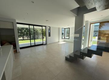 Casa · 200m² · 5 Ambientes · 2 Cocheras · Casa a Estrenar en Venta en Barrio Privado "Las Golondrinas"