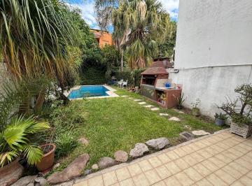 Casa · 256m² · 5 Ambientes · 2 Cocheras · Casa Tipo Duplex con Jardín y Piscina. Martínez.