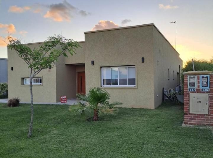 Casa · 164m² · 5 Ambientes · 2 Cocheras