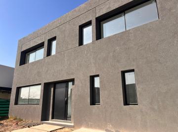 Casa · 328m² · 6 Ambientes · 2 Cocheras · Casa en Venta en Riberas, Puertos, Escobar