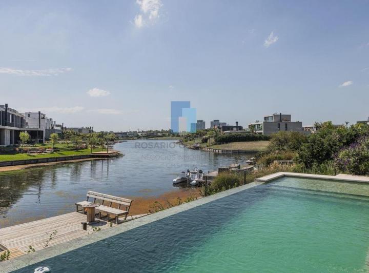 Casa · 379m² · 9 Ambientes