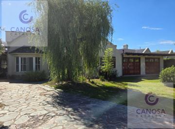 Casa · 320m² · 6 Ambientes · 3 Cocheras · Casa en Campos de Echeverria