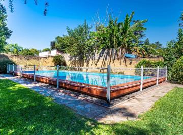 Casa · 70m² · 1 Ambiente · 3 Cocheras · Venta - Casa Quinta de 1 Dormitorio en Pueblo Esther.