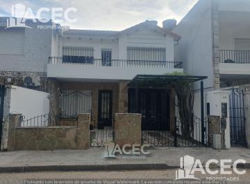 Casa · 132m² · 4 Ambientes · 1 Cochera · Venta - Casa - Cochera - Barrio Martin