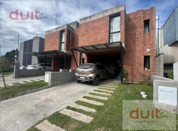Casa · 120m² · 5 Ambientes · 1 Cochera · Excelente Duplex en La Paya!