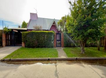 Casa de 5 ambientes, Berazategui · Casa en Venta 3 Dorm., Jardin, Pileta, Cochera, 770 m², Gutierrez