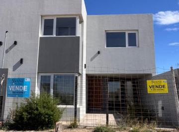 Casa de 6 ambientes, Puerto Madryn · Duplex en Venta 3 Dormrio Grande N°2385 E/ Hansen y Damas Rosadasprecio U$d140.000