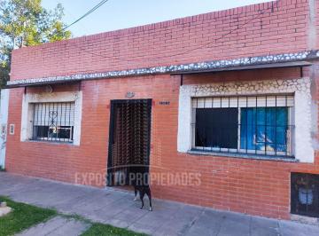 Casa de 5 ambientes, Tres de Febrero · Casa Multifamiliar con Local