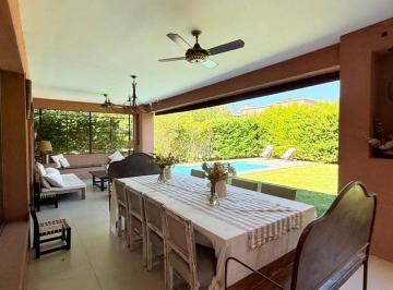 Casa · 133m² · 3 Ambientes · 4 Cocheras · Casa en Venta en La Comarca