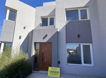 Casa de 5 ambientes, Puerto Madryn · Duplex en Venta 2 Dormrio Grande N°2389 E/ Hansen y Damas Rosadasprecio U$d120.000