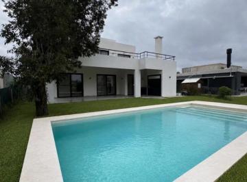 Casa · 270m² · 5 Ambientes · 3 Cocheras · Casa en Venta Al Agua en Laguna Grande Villanueva
