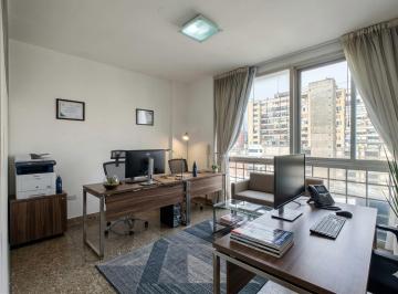 Oficina comercial · 90m² · 5 Ambientes · Oficina en Av Emilio Olmos 123