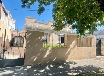 Casa · 193m² · 6 Ambientes · Moron Sur, Centro Terapeutico con Habilitaciones Aprobadas