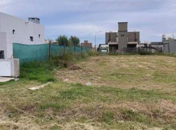 Terreno · 520m² · Garrone Entre Suipacha y Elorza - Terreno de 520 m² en Venta - Funes Norte