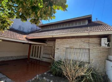 Casa · 182m² · 5 Ambientes · 1 Cochera · Oportunidad Unica por Dimensiones y Precio!